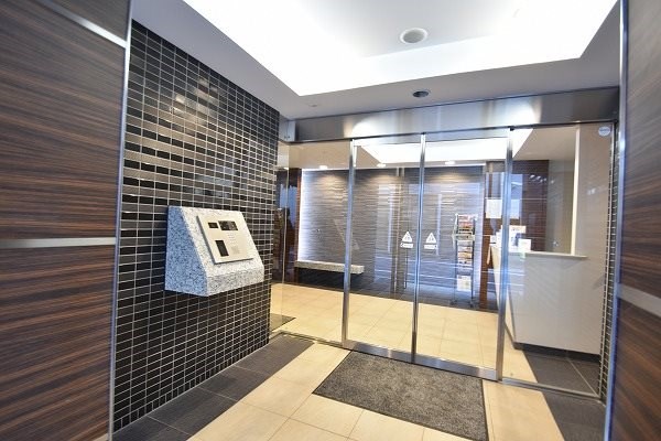 シャーメゾンステージ日野 オートロック完備のエントランス♪