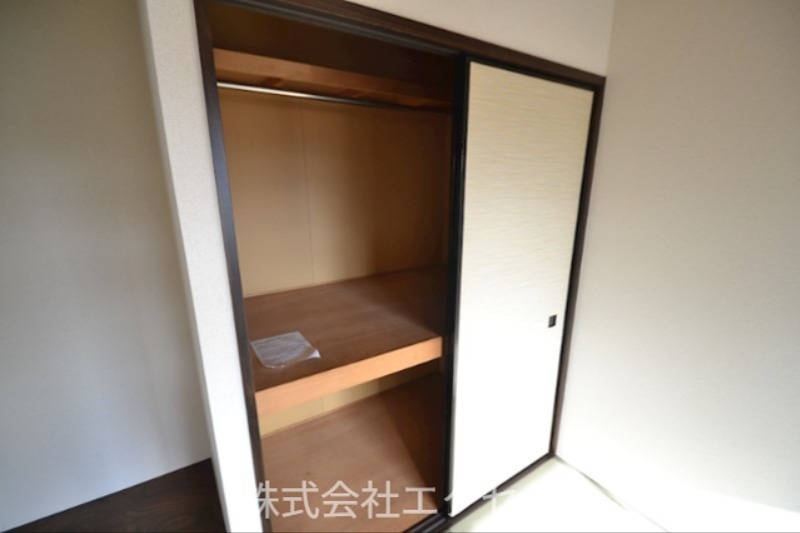 エスティーヌみよし2 押入れになります。