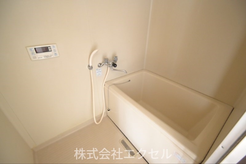 エスティーヌみよし2 綺麗な浴室でゆっくりおくつろぎいただけます。