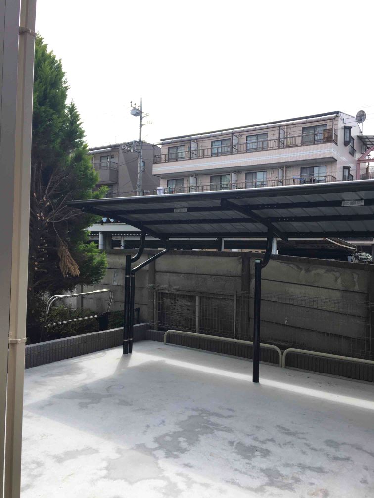 クレイノＮＩＳＨＩＧＡＩⅣ 屋根付き駐輪場