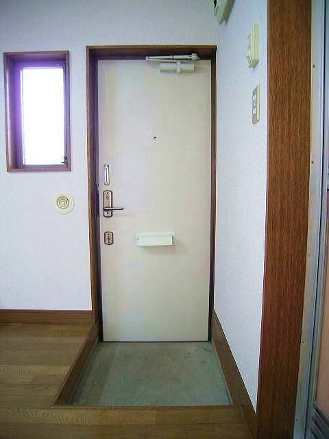 シャトルなみき  玄関