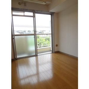 マンション如月 エアコン付で一年中快適にお住み頂けます。