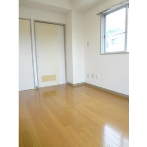 マンション如月 収納付のお部屋でお部屋を広くお使い頂けます。