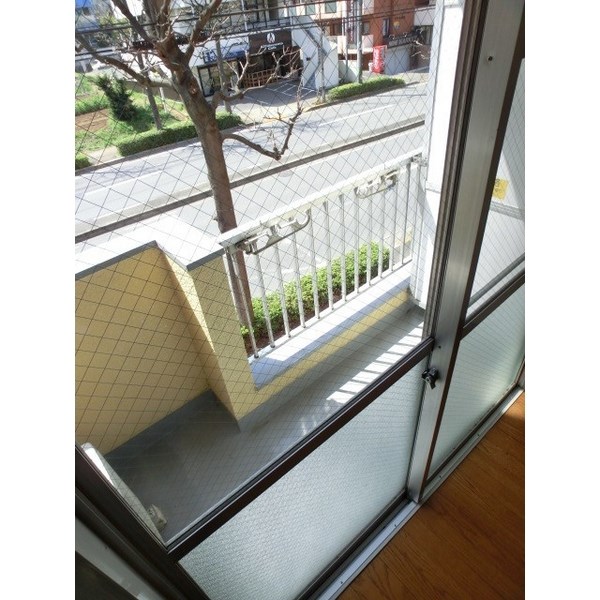 マンション如月 西向きのバルコニーです。（同建物別部屋の写真）