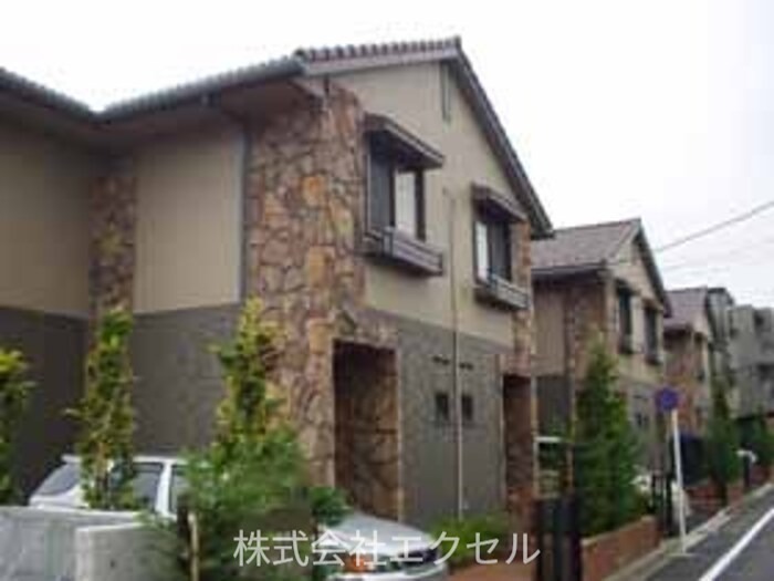 京王線聖蹟桜ヶ丘駅から徒歩圏内です。