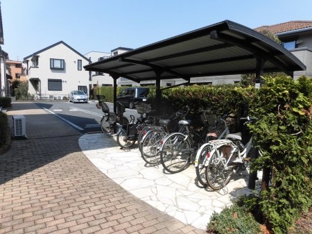 ＧｒｅｅｎＦｏｒｅｓｔ聖蹟   屋根付きの駐輪場です。