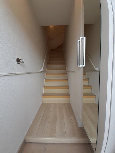 ゼファーイン 玄関