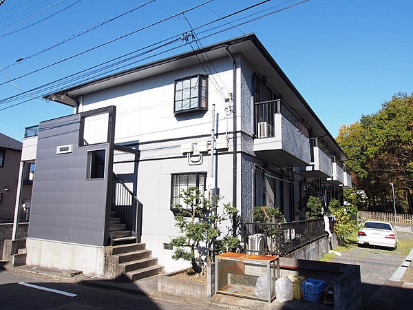 閑静な住宅地に御座います。