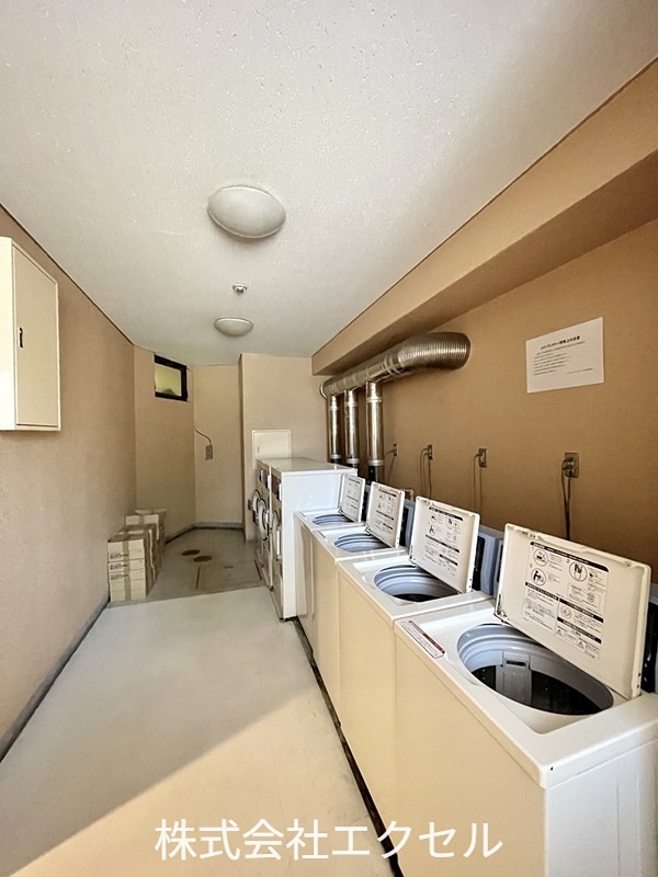 ライオンズマンション西八王子第2 マンション専用コインランドリーがあります。