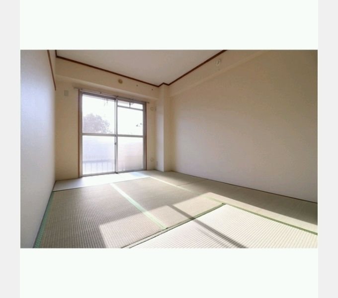 サンシャトーレマンション 落ち着く和室です。
