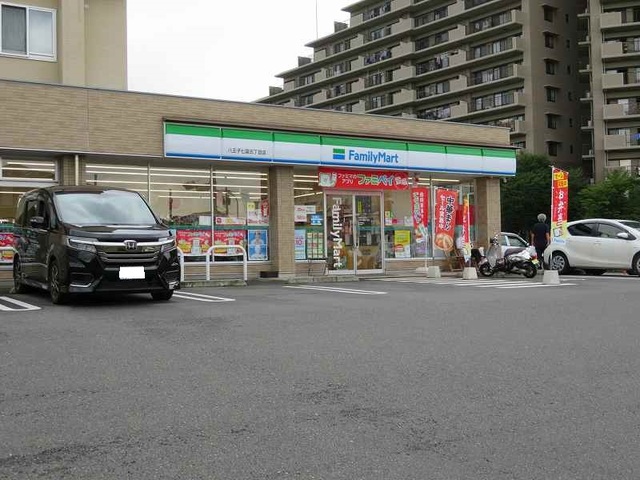 グローヴ ファミリーマートまで650m