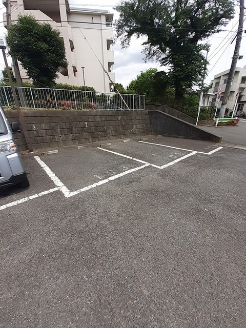 コートエレガンスＪ 駐車場