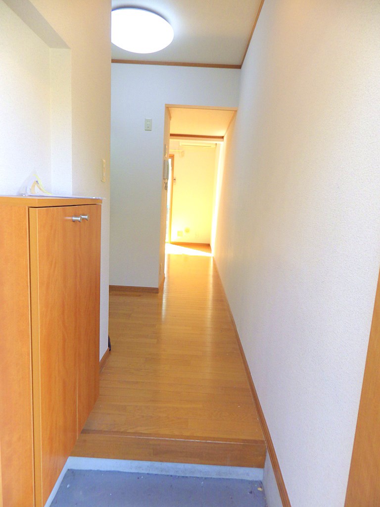 ハイム都Ⅲ シューズBOXの上に小物を飾ってオシャレな玄関に！