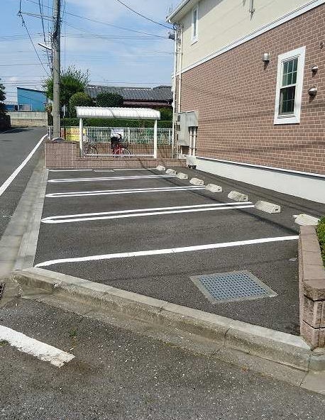 ブリリアント　Ｍ 駐車場