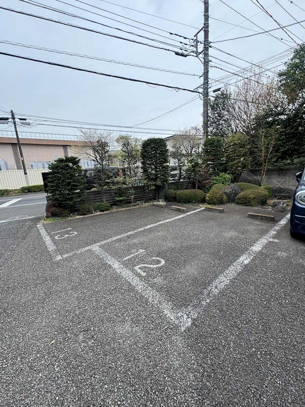 鈴木ビル 駐車場