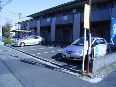 コーポ・ジュネス 駐車場