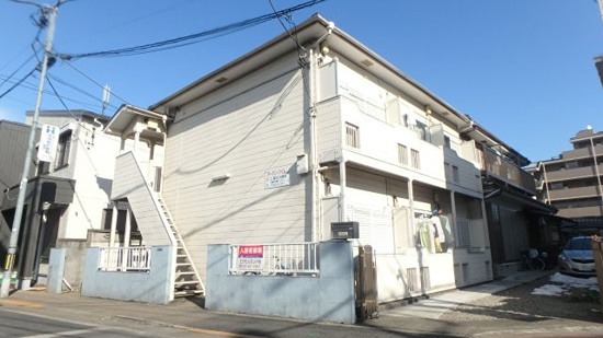 中神駅徒歩1分の駅近物件です。