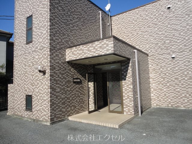 スカイパレス西平山 建物入り口